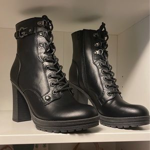 Guess lace up heeled boot